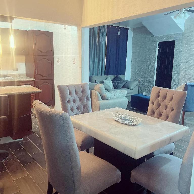 Lovely and warming 3 bed - Appartement - Rez-de-Chaussée