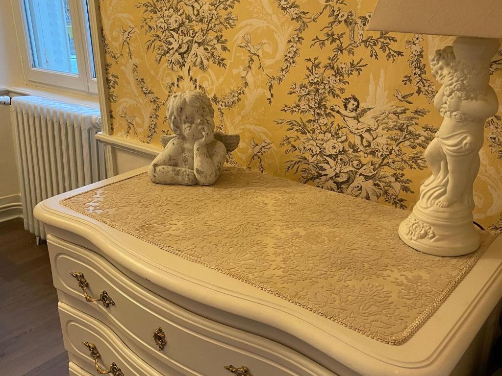 a stuffed teddy bear sitting on top of a dresser at Gîte Bazouges-sur-le-Loir, 6 pièces, 10 personnes - FR-1-410-377 in Bazouges-sur-le-Loir