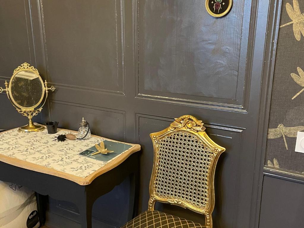 a dressing table with a mirror and a chair at Gîte Bazouges-sur-le-Loir, 6 pièces, 10 personnes - FR-1-410-377 in Bazouges-sur-le-Loir