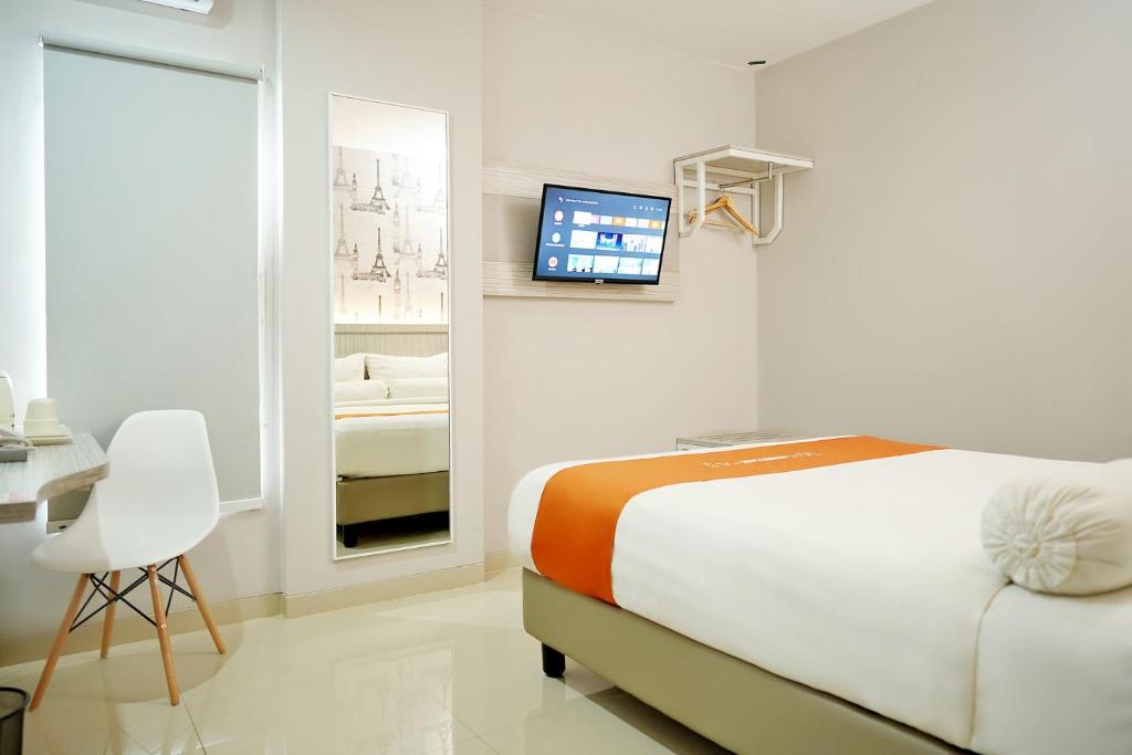 Letto o letti in una camera di Front One Hotel Sragen