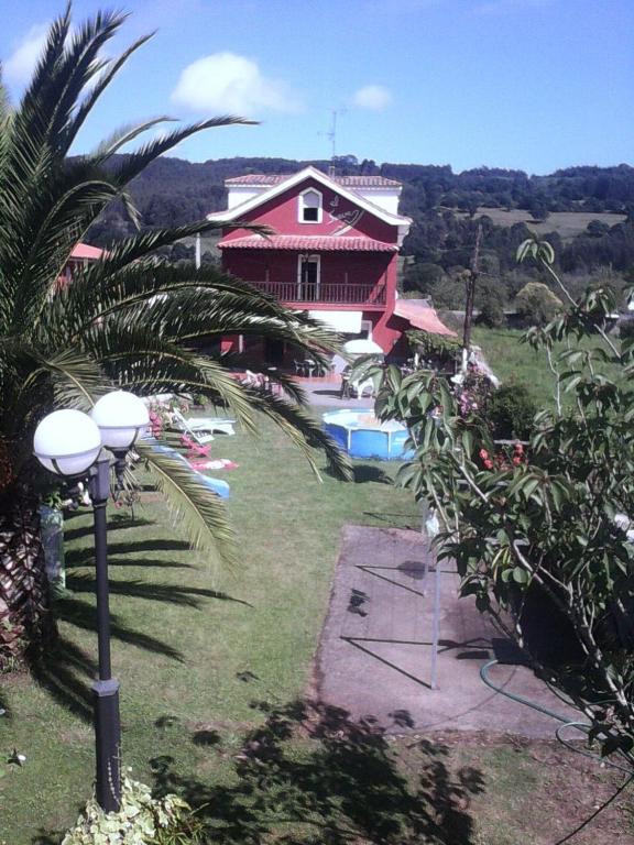 The swimming pool at or close to Hotel El Sueve