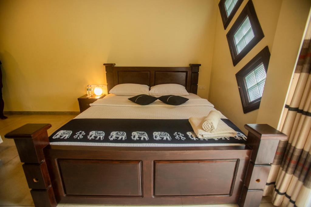 Postel nebo postele na pokoji v ubytování Evergreen Hotel Dambulla