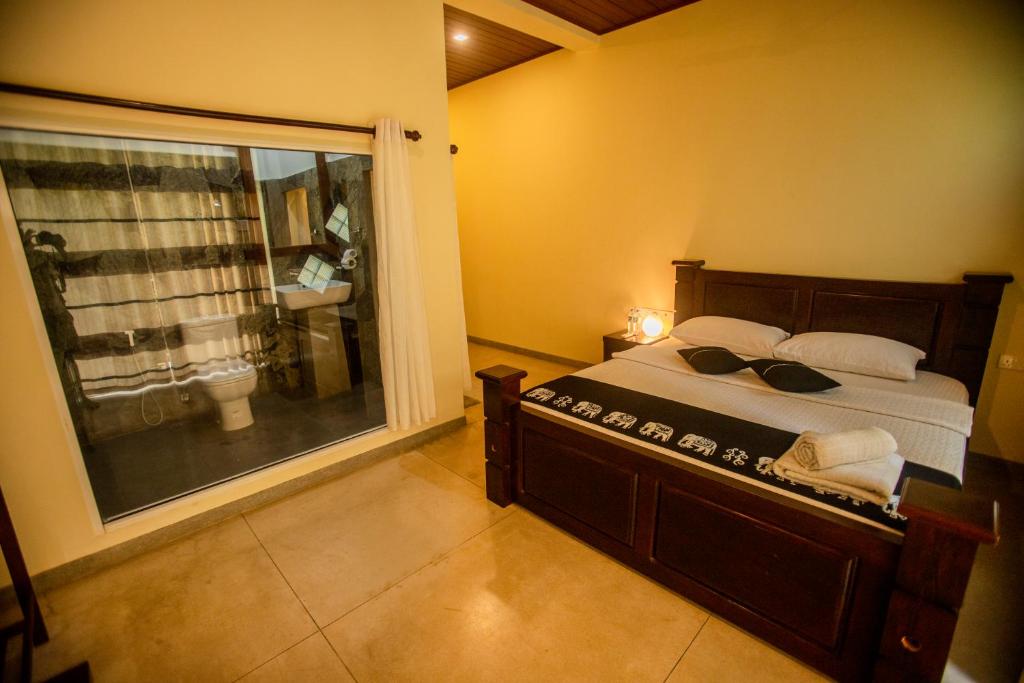 Postel nebo postele na pokoji v ubytování Evergreen Hotel Dambulla