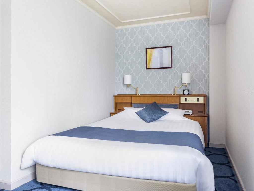 Postel nebo postele na pokoji v ubytování Senri Hankyu Hotel Osaka