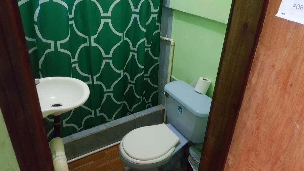 Gallery image of Hotel Economica in Coxen Hole
