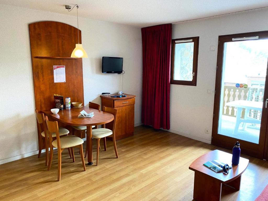 a living room with a table and a dining room at Résidence Pic Du Midi - Apt n°9 - 1er Etage - Bâtiment Adour MAE-8714 in La Mongie