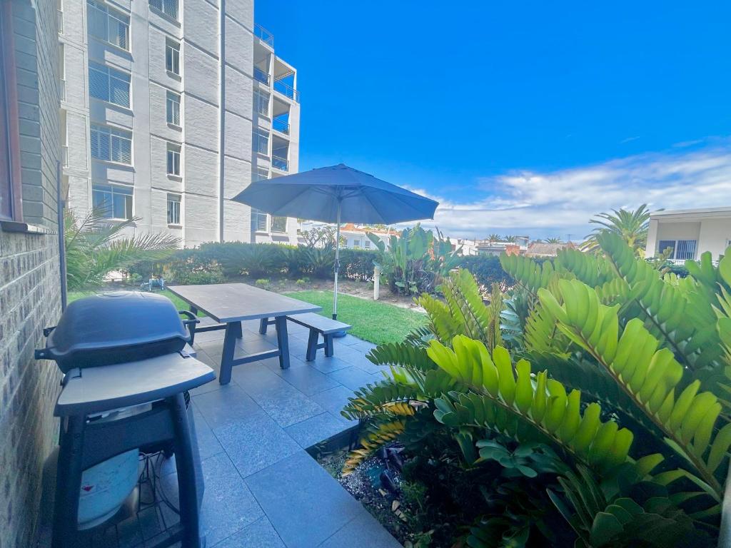 Gallery image of 2BR APARTMENT W/ SPACIOUS PRIVATE BACKYARD IN HEART IF CRONULLA in Cronulla