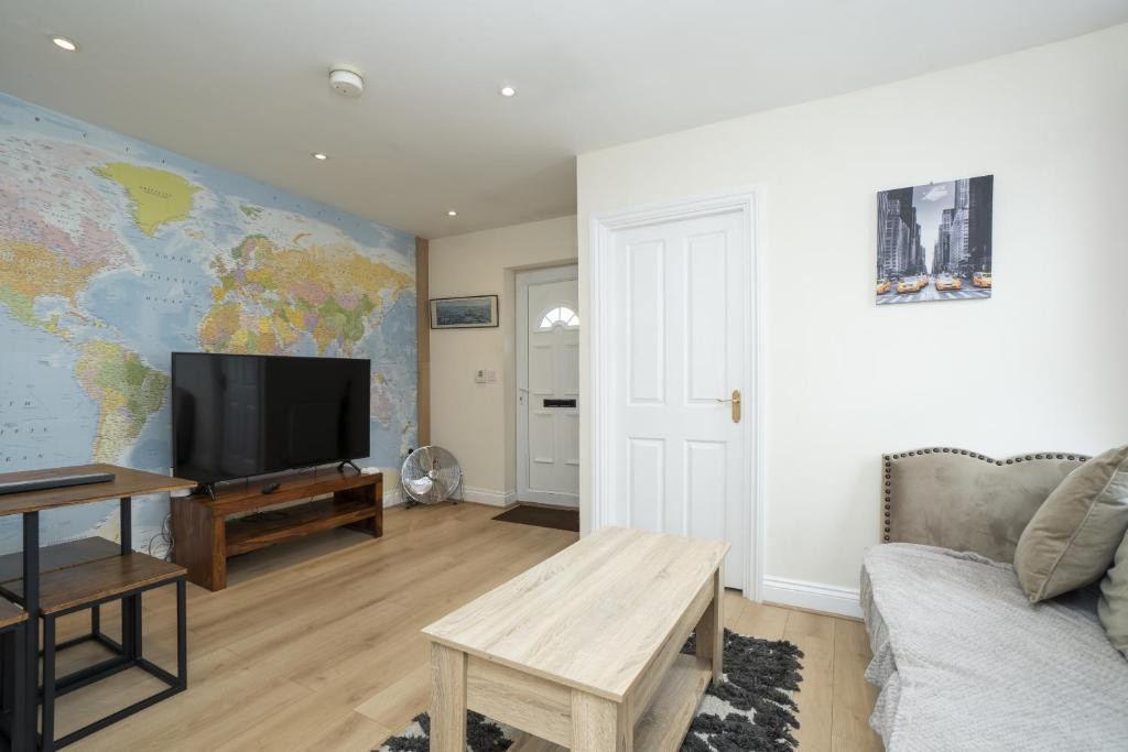 a living room with a couch and a flat screen tv at Contemporary 2 bed flat in Bristol, Free Parking in Bristol