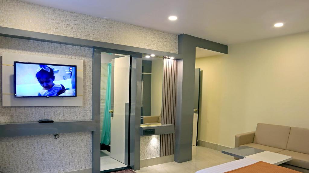 TV a/nebo společenská místnost v ubytování Hotel Executive Tower
