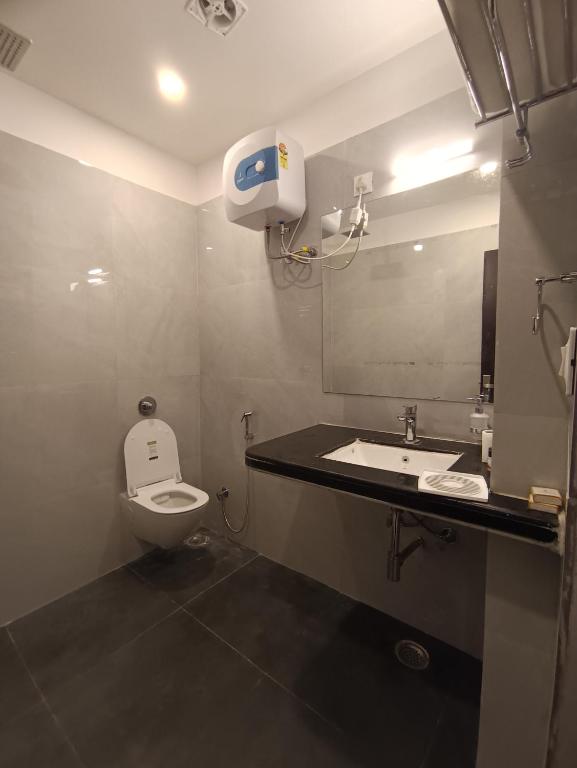 Un baño de Hotel Mewari Villa