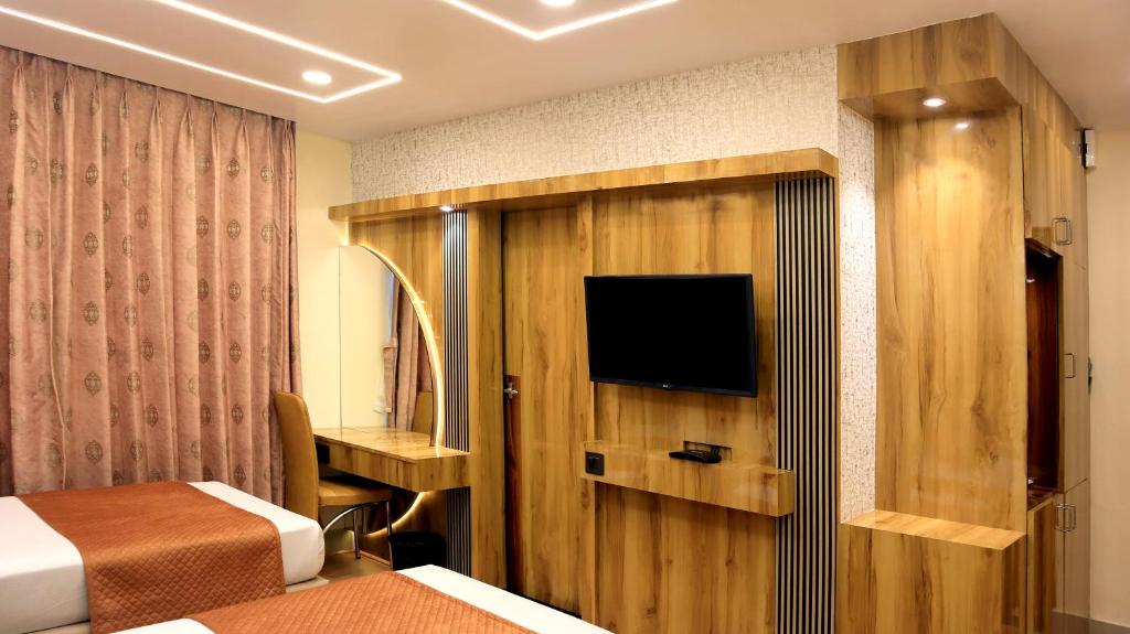 TV a/nebo společenská místnost v ubytování Hotel Executive Tower