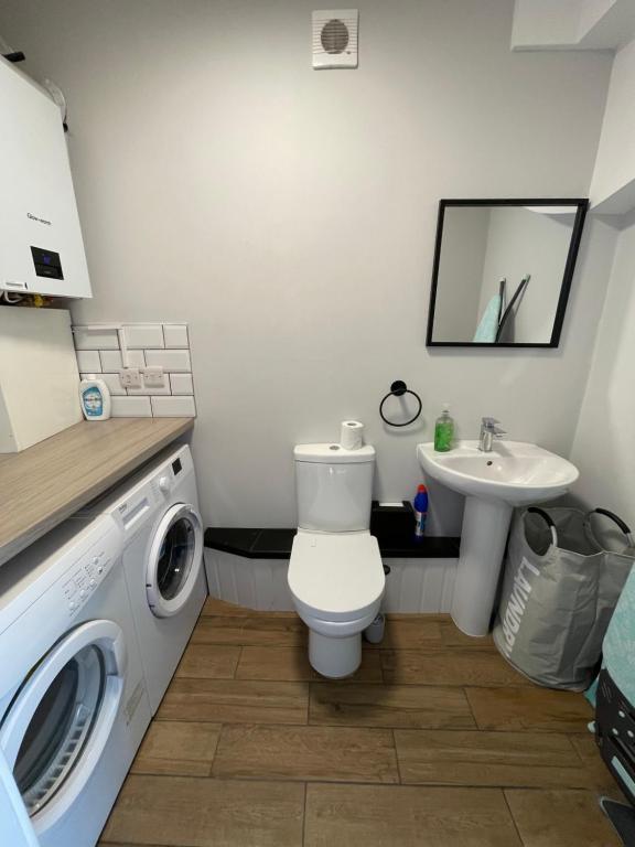 Gable House - Central Crewe - Private room, en-suite bathroom, free parking