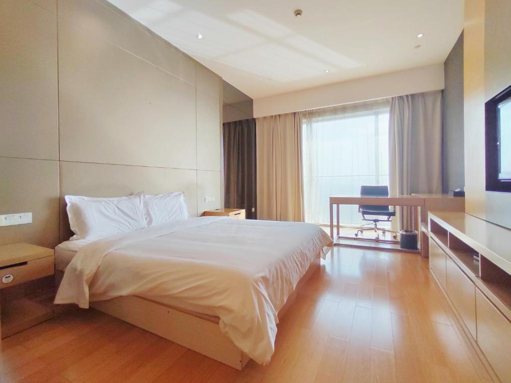 TV a/nebo společenská místnost v ubytování Snug Gaokong Jiangjing Hotel