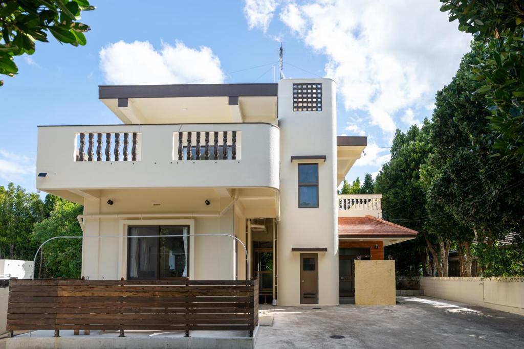 Το κτήριο όπου στεγάζεται  το διαμέρισμα