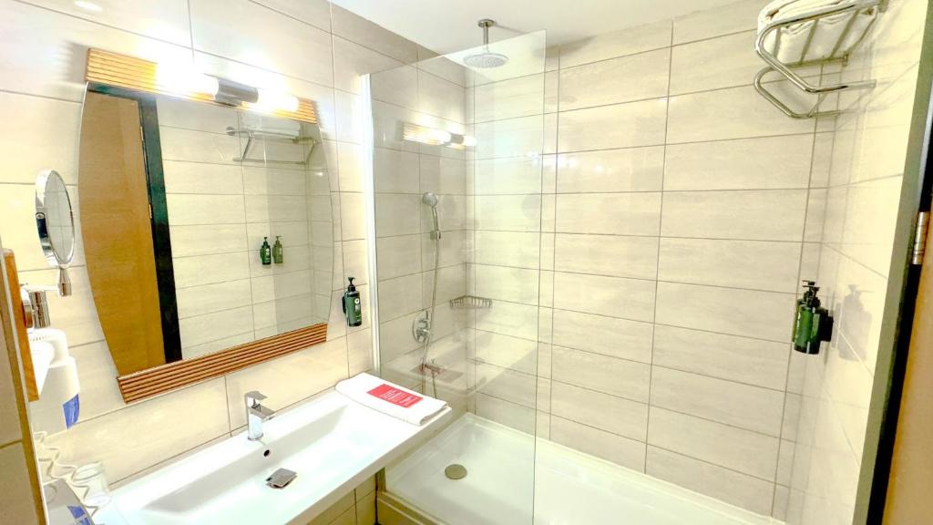 Ramada by Wyndham Tekirdağ - Family Room With Partial Sea View - Non-Smoking