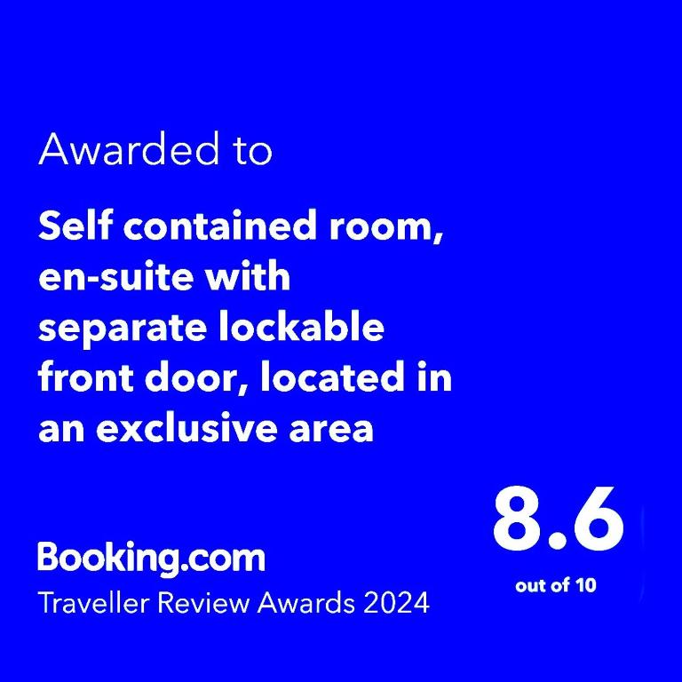 Certifikát, hodnocení, plakát nebo jiný dokument vystavený v ubytování Self contained room, en-suite with separate lockable front door, located in an exclusive area