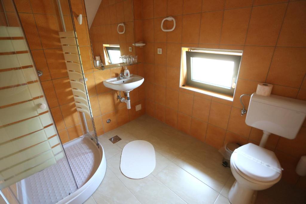 Bed & Breakfast Ana - Triple Room With Private Bathroom