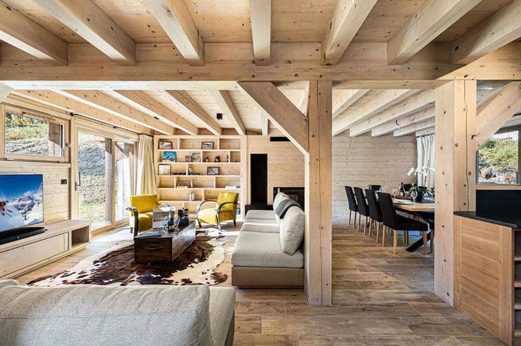 a living room with a couch and a table at Résidence Saint Joseph - Chalets pour 11 Personnes 294 in Val-d'Isère