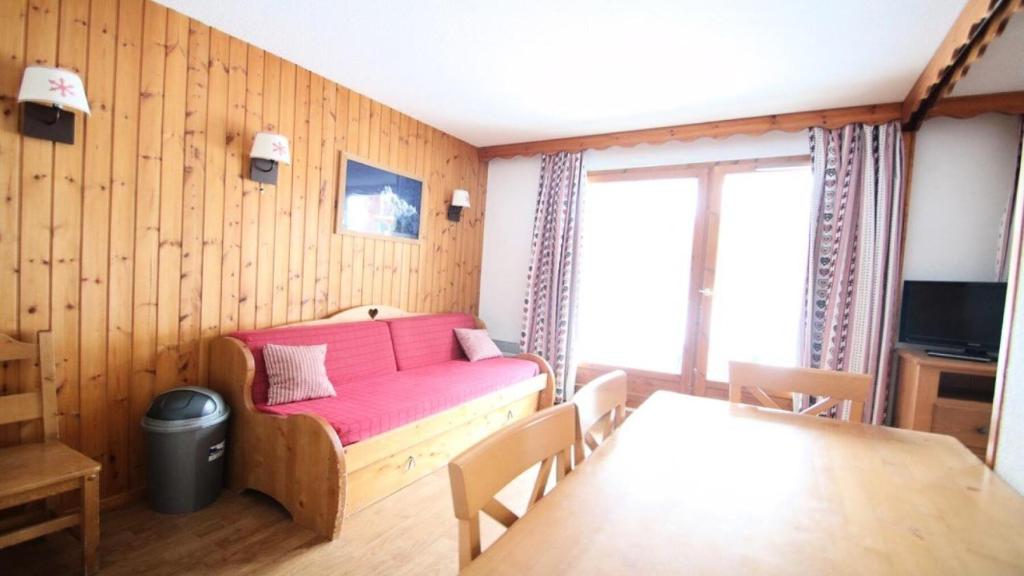 TV a/nebo společenská místnost v ubytování Résidence Parc Aux Etoiles - C101PAE - APPARTEMENT 2 CHAMBRES AVEC TERRASSE MAE-8744