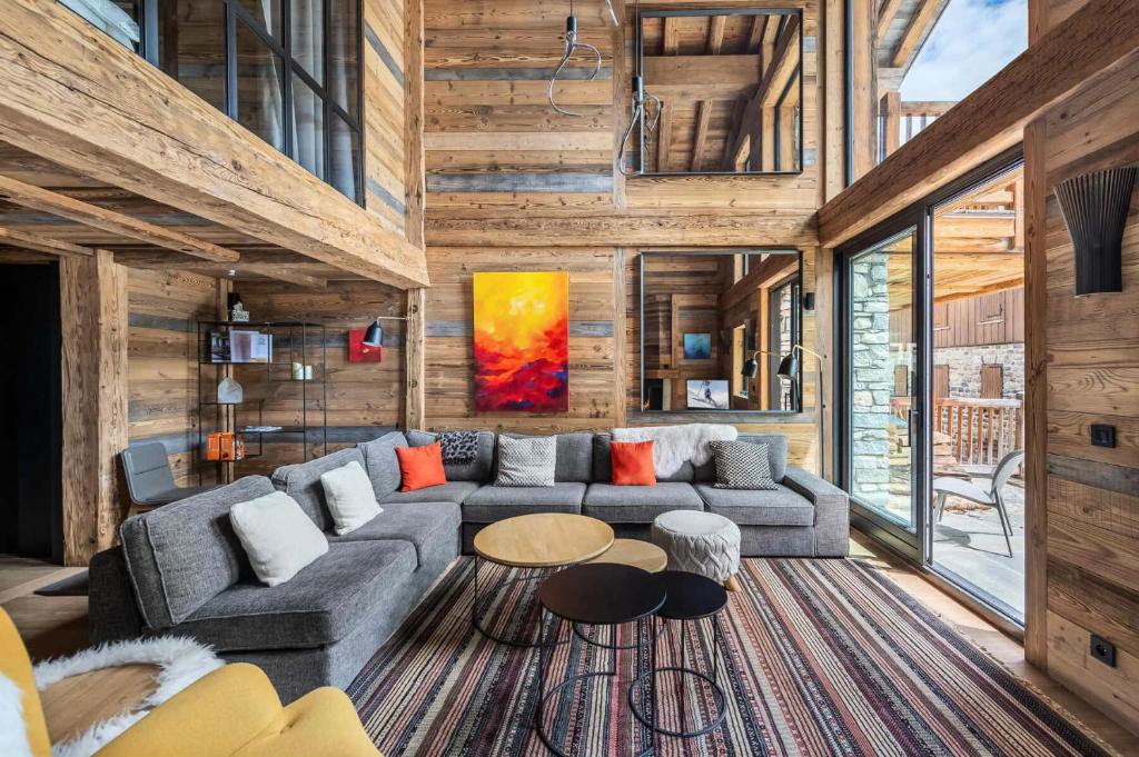 a living room with a couch and a table at Résidence La Tapia - Chalets pour 14 Personnes 364 in Val-d'Isère