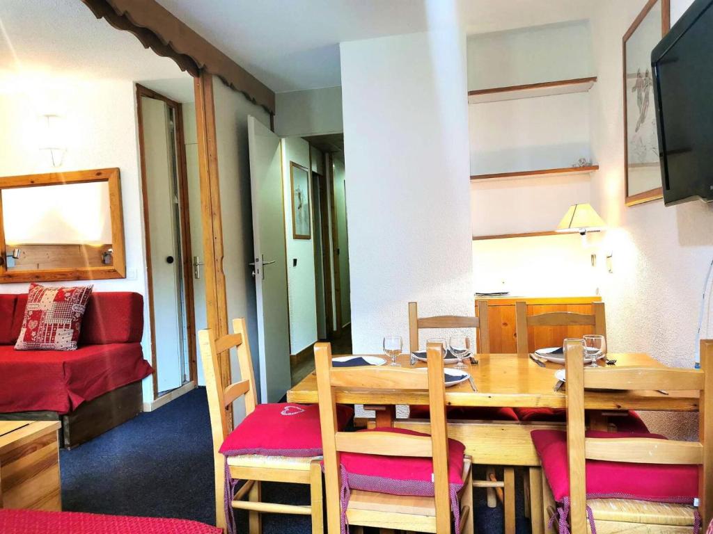 a dining room with a wooden table and chairs at Résidence Terrasse - La Terrasse 11 - Joli appartement, skis aux pieds MAE-5054 in Valmorel