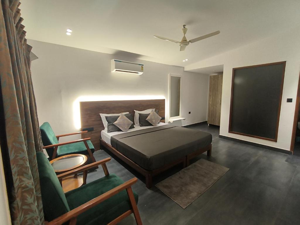 Postel nebo postele na pokoji v ubytování Aqua Beach Stays Ashwem