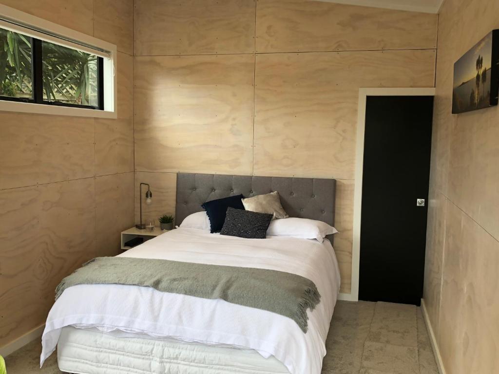 a bedroom with a large bed and a window at Onetangi Getaway in Onetangi
