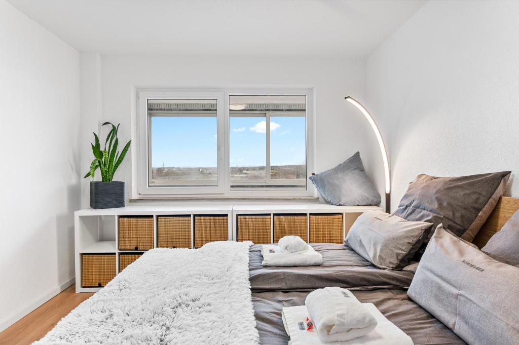a bedroom with a bed and a window at NEU: Stylische Suite mit Ausblick in Sindelfingen