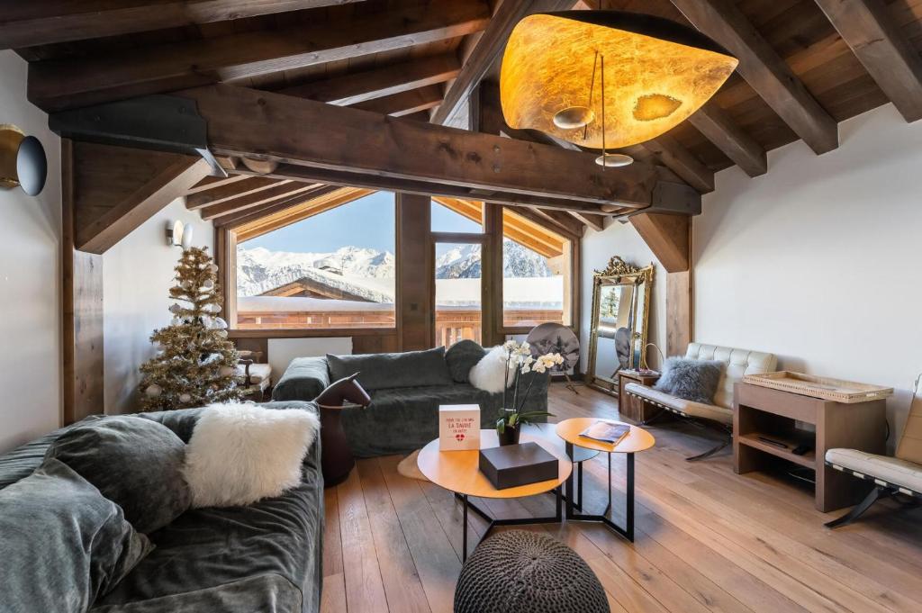 a living room with a couch and a table at Résidence Prosper - Chalets pour 12 Personnes 154 in Courchevel