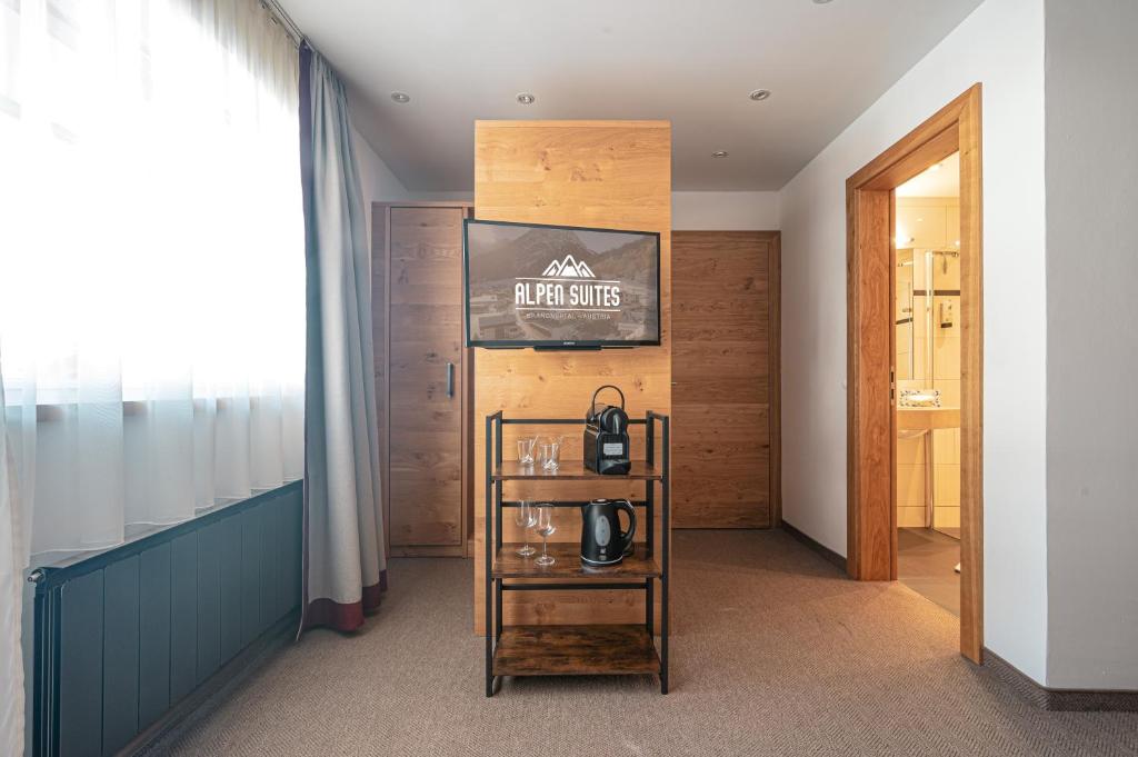 Příslušenství pro přípravu čaje a kávy v ubytování Alpen Suites Brandnertal