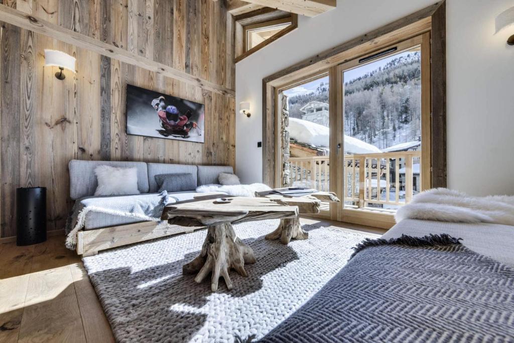 a living room with a couch and a table at Residence Les Rives De L Isere - 4 Pièces pour 6 Personnes 574 in Val-d'Isère