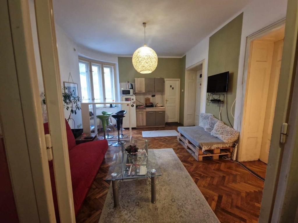 TV a/nebo společenská místnost v ubytování Central Station Private Rooms