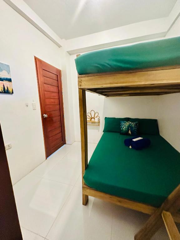 Una cama o camas en una habitación de Siargao Zita's Garden Inn