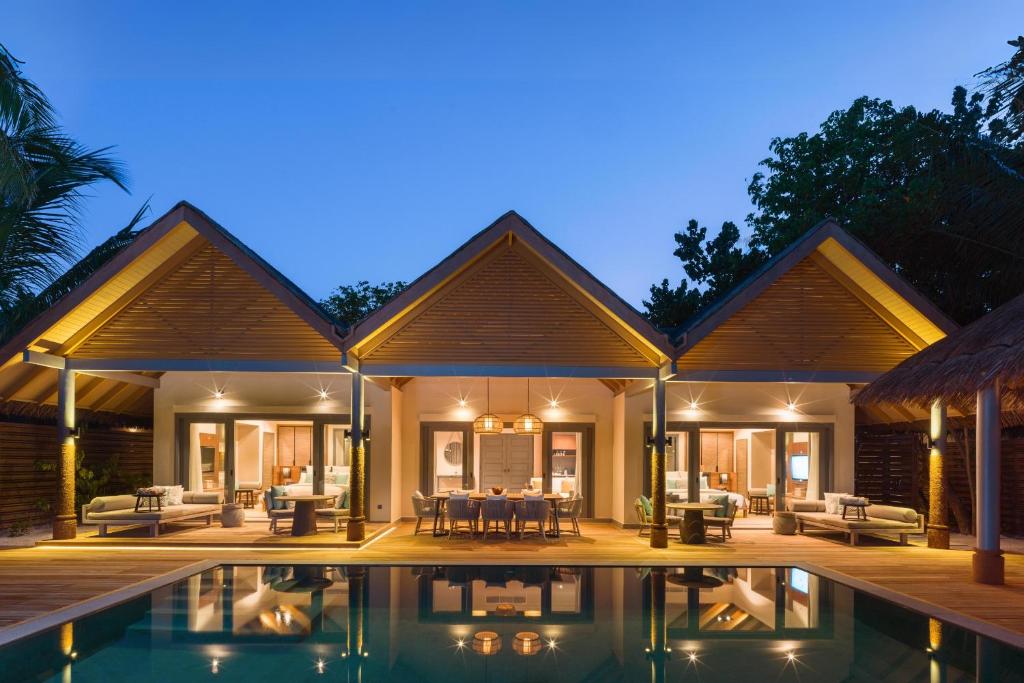 Bazén v ubytování Vakkaru Maldives - 30 percent off on seaplane transfers for stays until 19 Dec 2025 nebo v jeho okolí