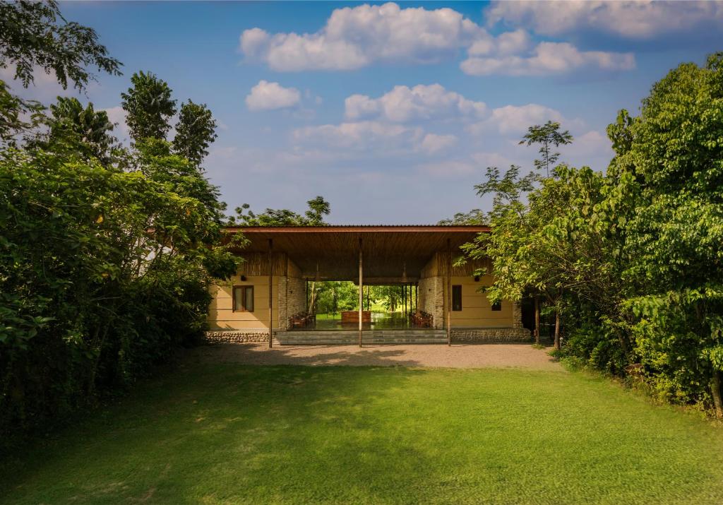 Zahrada ubytování Sanctuary Chitwan National Park