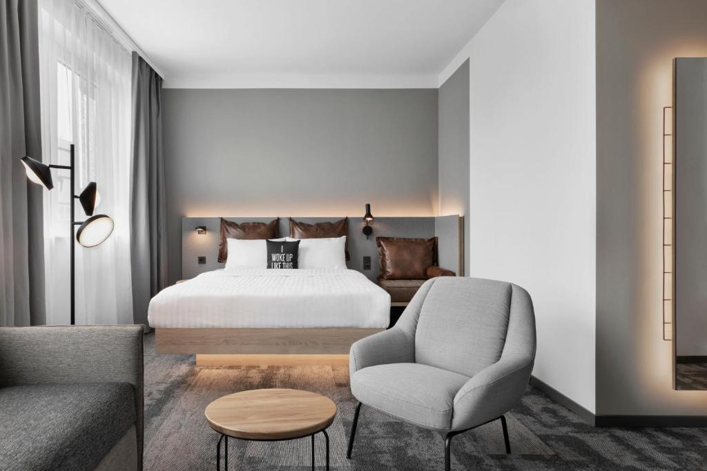 Moxy Duesseldorf City - Resim 23