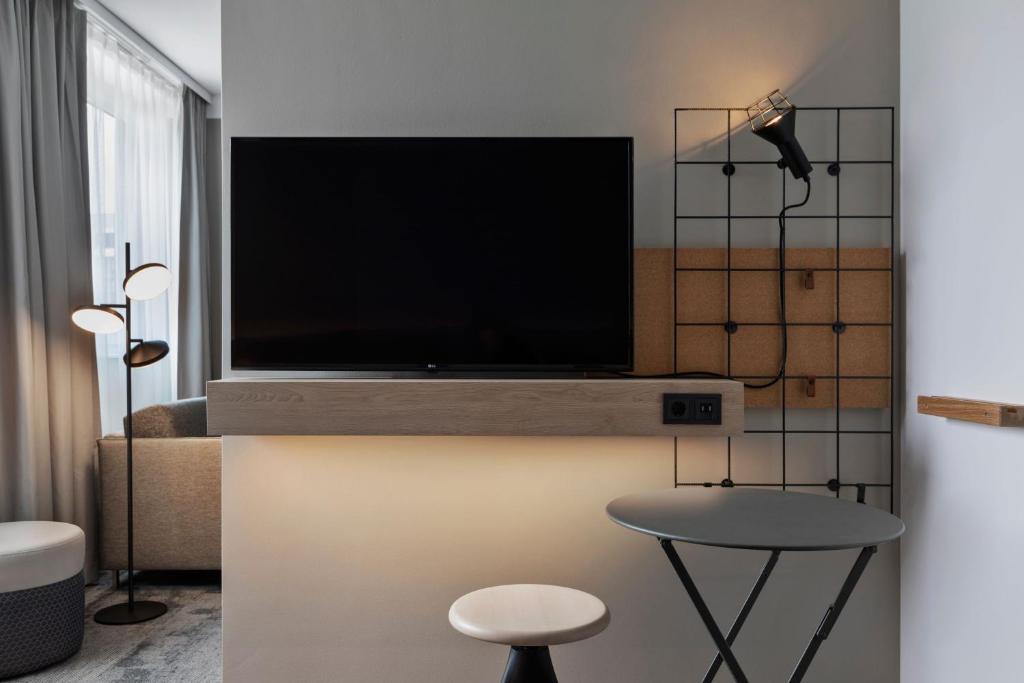 Moxy Duesseldorf City - Resim 21