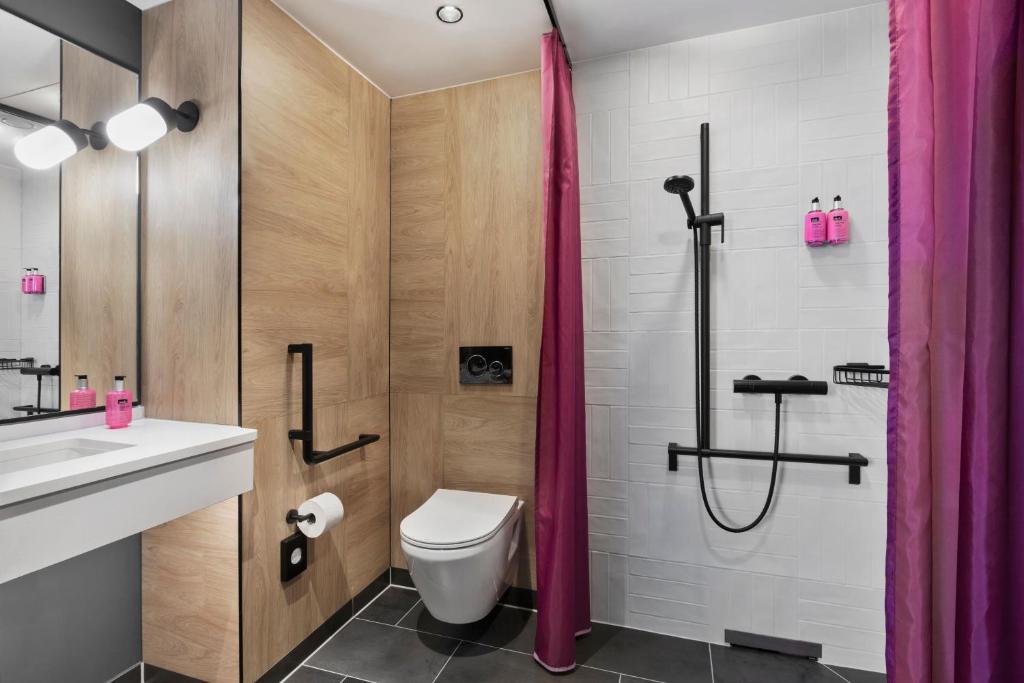Moxy Duesseldorf City - Resim 34