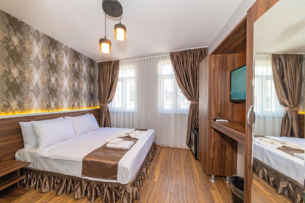 A bed or beds in a room at Boutique Central Taksim