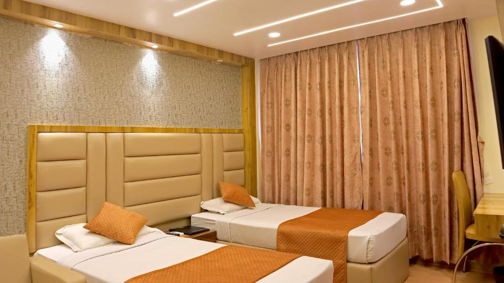 Postel nebo postele na pokoji v ubytování Hotel Executive Tower
