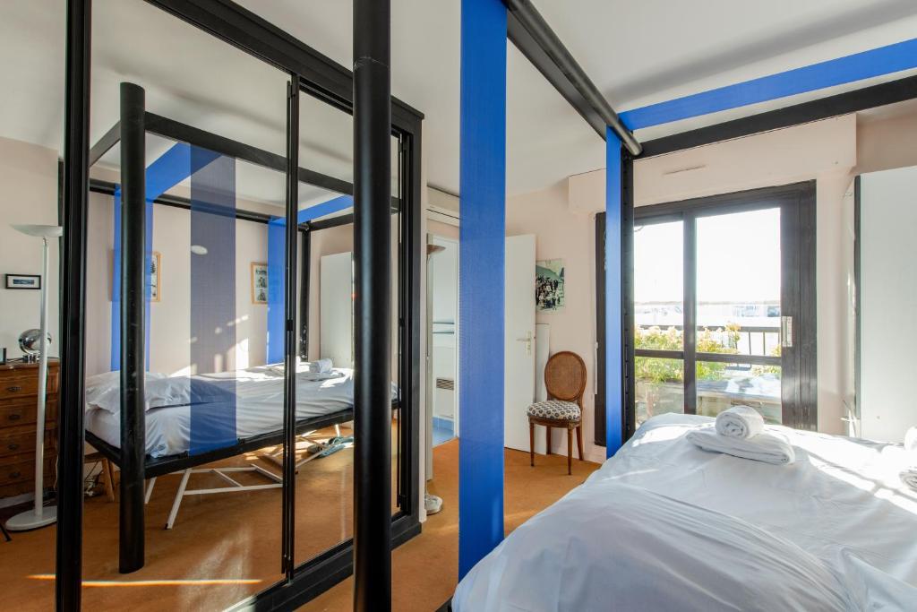 a bedroom with a bunk bed and a mirror at 120 Grenelle - Spacieux Duplex avec vue sur la tour Eiffel in Paris