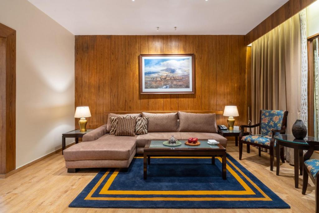 Posezení v ubytování Moksha Himalaya Spa Resort