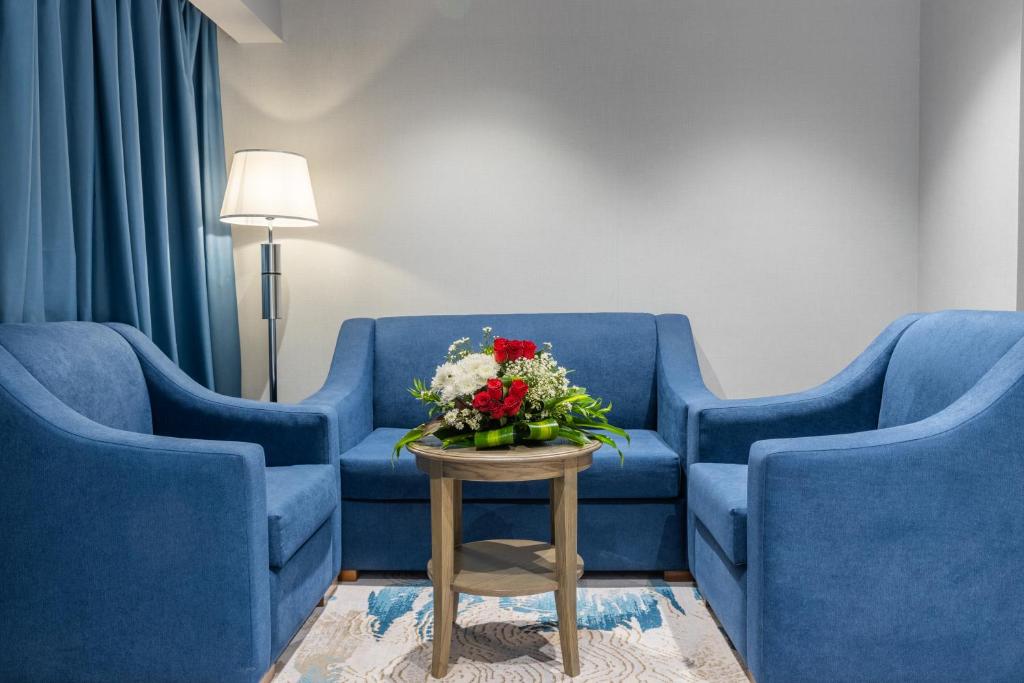 View Al Madinah Hotel tesisinde bir oturma alanı