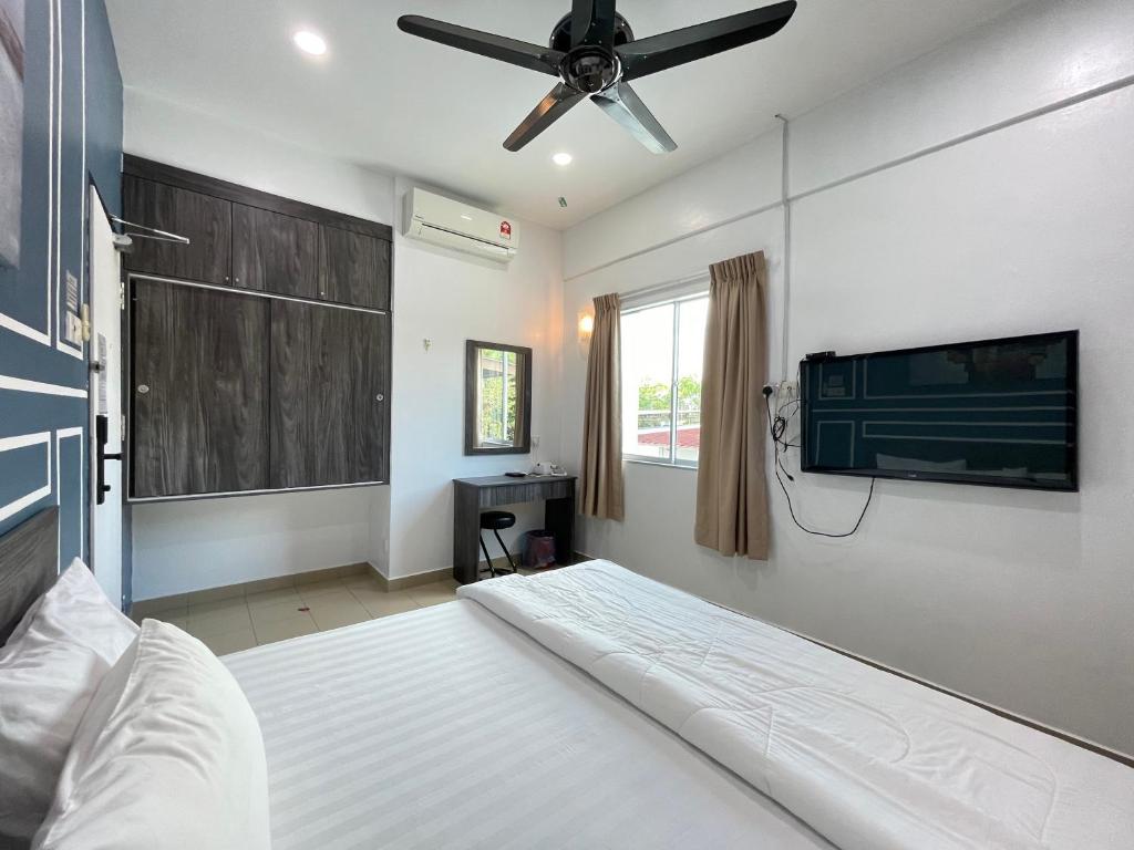 TV a/nebo společenská místnost v ubytování MR Homestay HotelStyle Room Teluk Intan