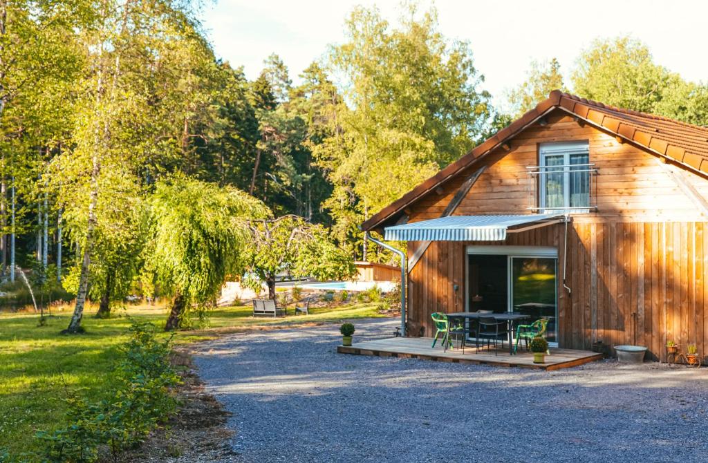 Gîtes Les Saules et Les Charmes - Casa Con Due Camere Da Letto Con Vista Piscina