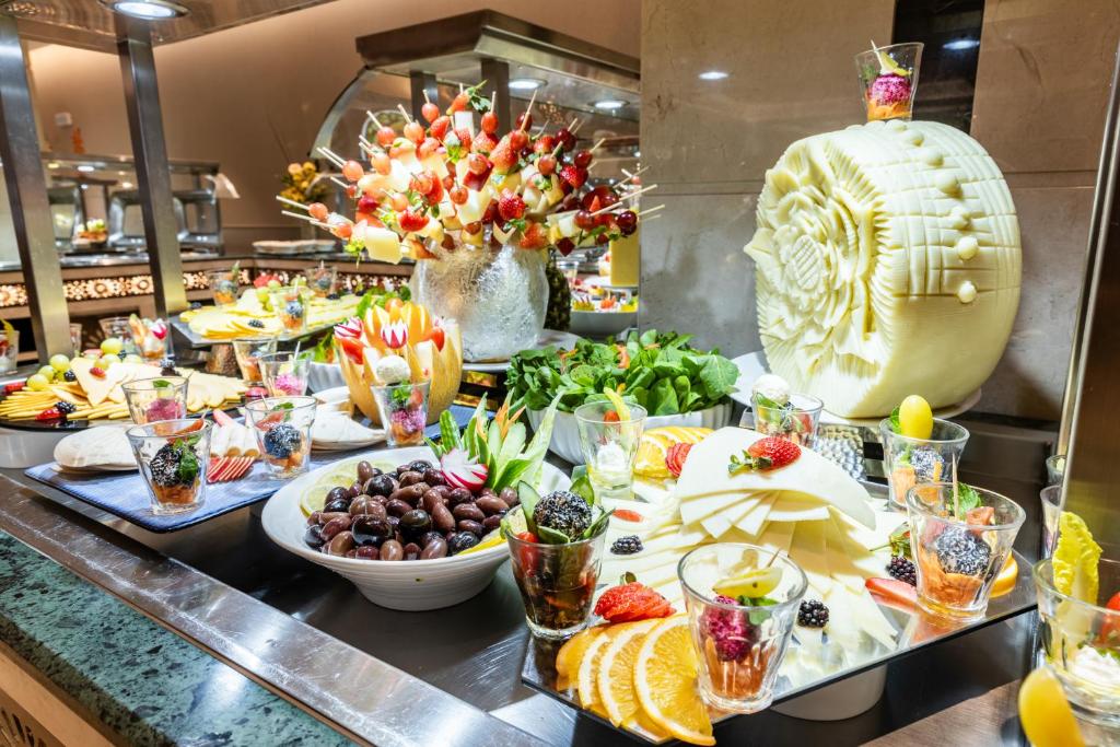 Otelde veya yakınında yiyecek