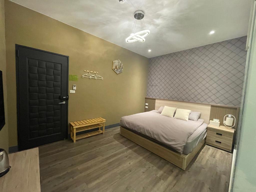 Postel nebo postele na pokoji v ubytování 鄉間小路 Home 備有專屬停車場