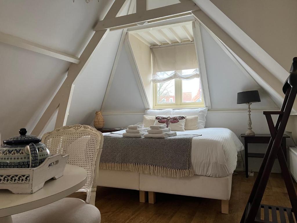 Monumental house, apartment in Center Haarlem tesisinde bir odada yatak veya yataklar