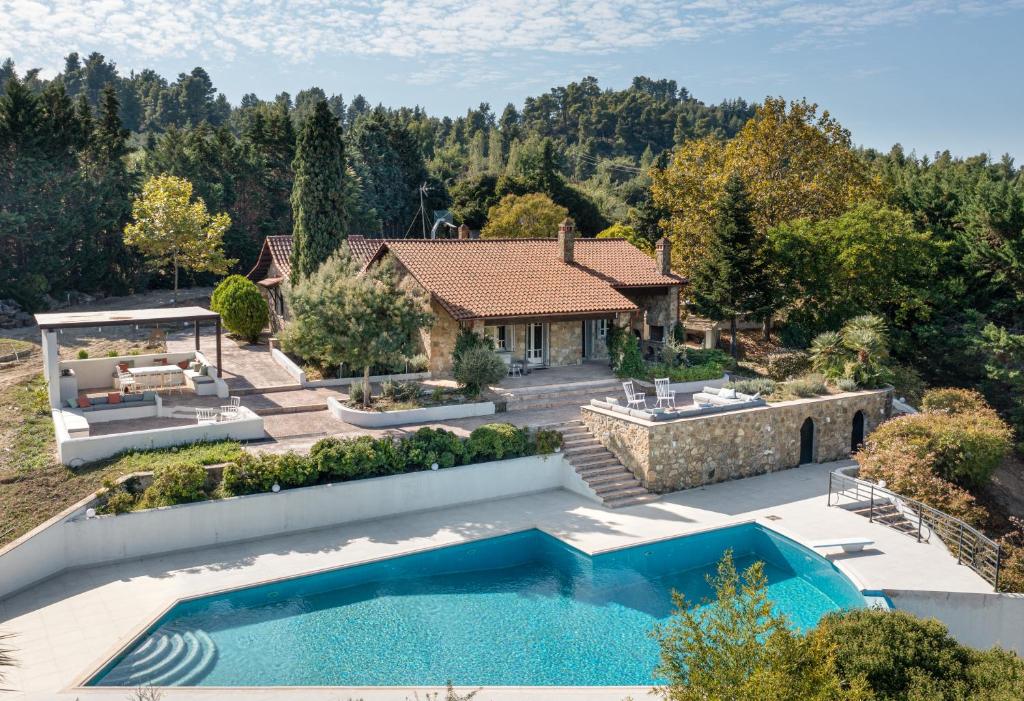 Πισίνα στο ή κοντά στο Constantin Villa by Halkidiki Villas