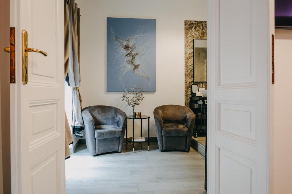 Imperial Rhome Guest House - 10